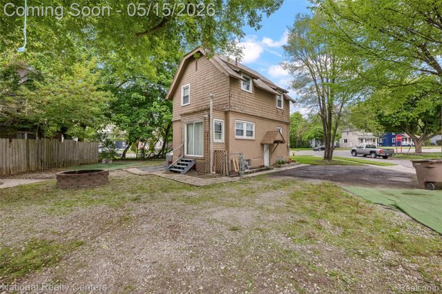 686 N Perry Street, Pontiac, MI 48342