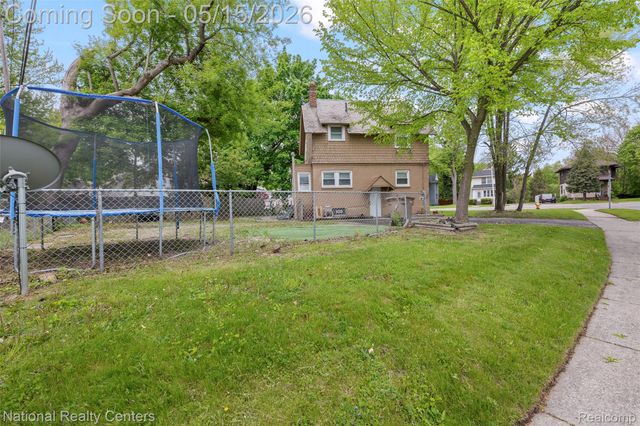 686 N Perry Street, Pontiac, MI 48342