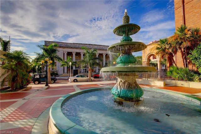 1669 Grove AVE, Fort Myers, FL 33901