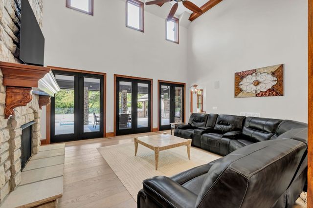 5915 Hillsboro Pike, Nashville, TN 37215