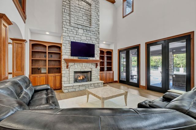 5915 Hillsboro Pike, Nashville, TN 37215