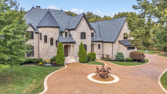 5915 Hillsboro Pike, Nashville, TN 37215