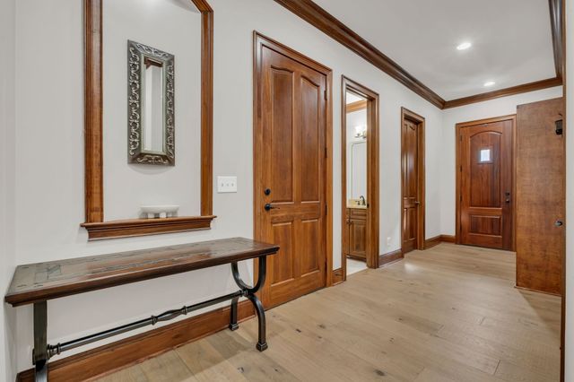 5915 Hillsboro Pike, Nashville, TN 37215