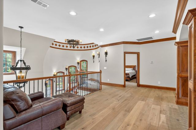 5915 Hillsboro Pike, Nashville, TN 37215