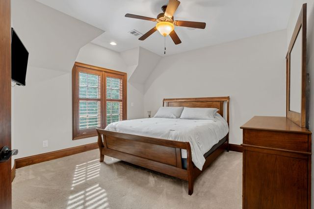 5915 Hillsboro Pike, Nashville, TN 37215