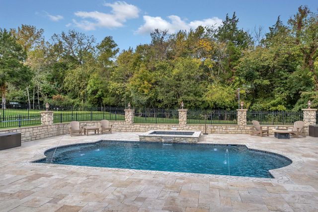 5915 Hillsboro Pike, Nashville, TN 37215