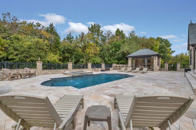 5915 Hillsboro Pike, Nashville, TN 37215