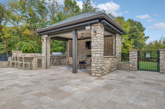 5915 Hillsboro Pike, Nashville, TN 37215