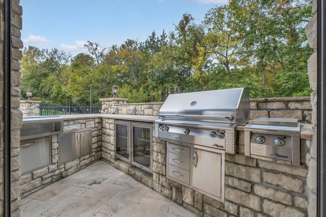 5915 Hillsboro Pike, Nashville, TN 37215