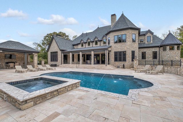 5915 Hillsboro Pike, Nashville, TN 37215