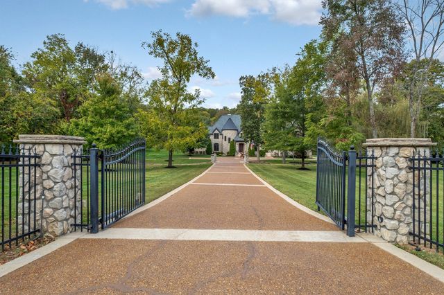 5915 Hillsboro Pike, Nashville, TN 37215