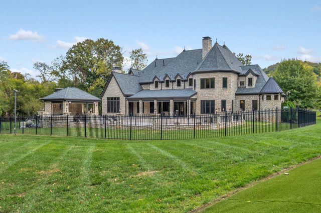 5915 Hillsboro Pike, Nashville, TN 37215