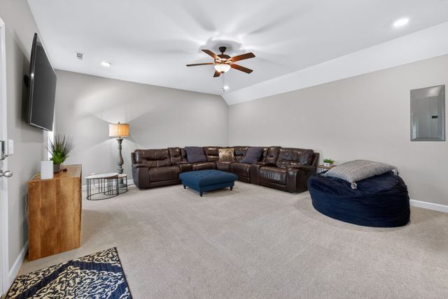 521 Evans Dr, Tullahoma, TN 37388
