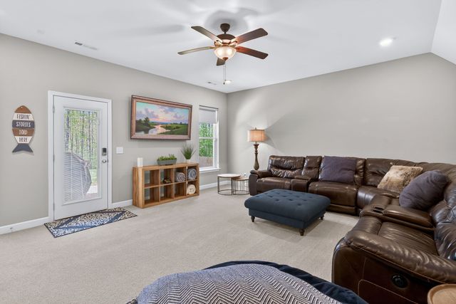 521 Evans Dr, Tullahoma, TN 37388