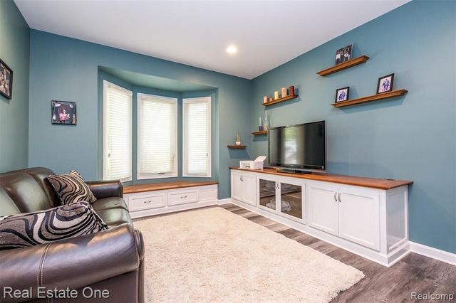 4488 Philip, Commerce Twp, MI 48382