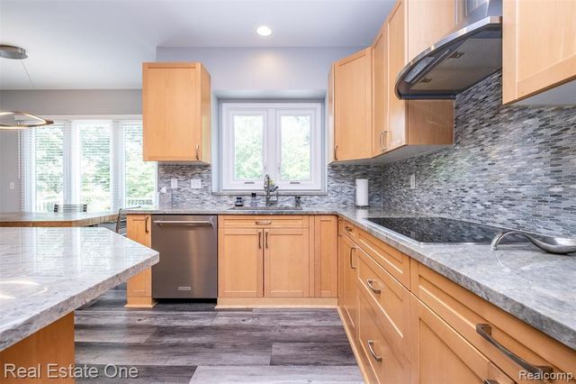 4488 Philip, Commerce Twp, MI 48382