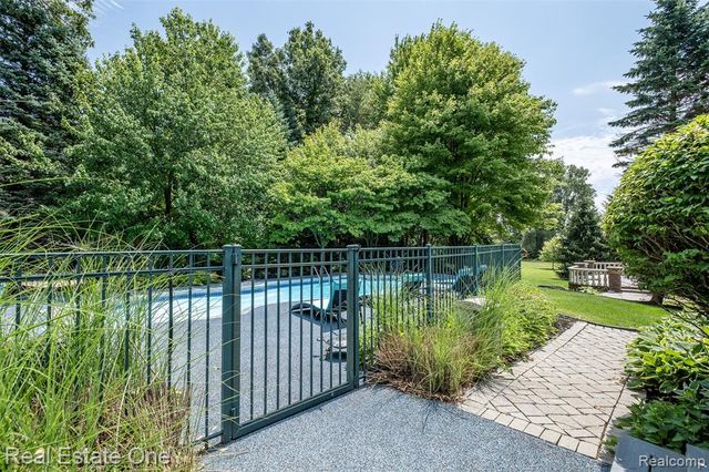 4488 Philip, Commerce Twp, MI 48382