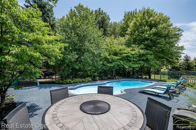 4488 Philip, Commerce Twp, MI 48382