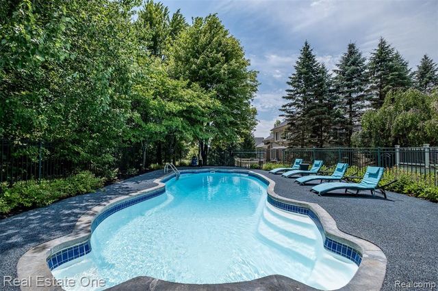 4488 Philip, Commerce Twp, MI 48382