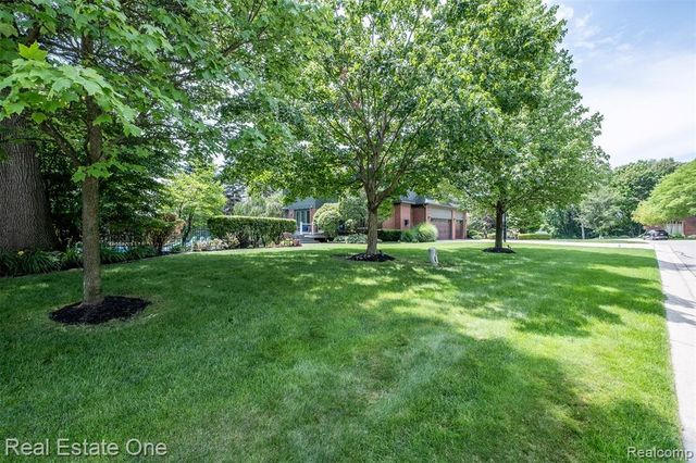 4488 Philip, Commerce Twp, MI 48382