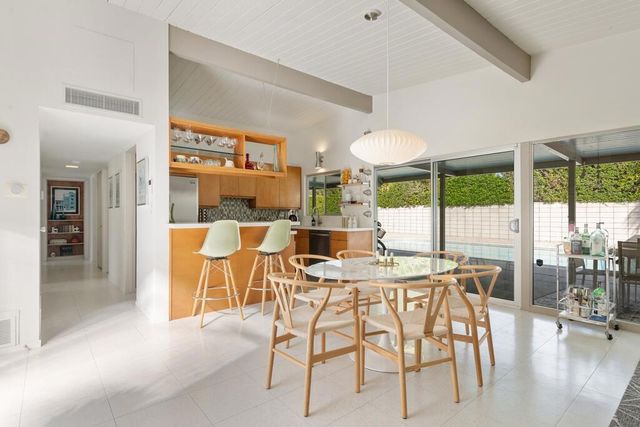 282 N Orchid Tree Lane, Palm Springs, CA 92262