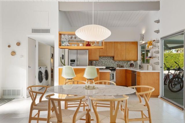 282 N Orchid Tree Lane, Palm Springs, CA 92262