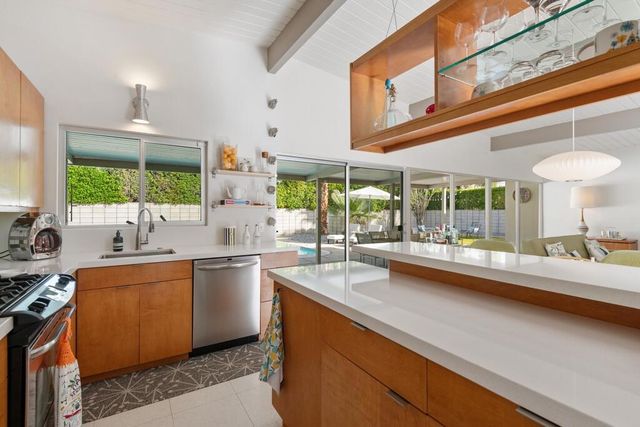 282 N Orchid Tree Lane, Palm Springs, CA 92262