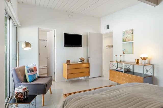 282 N Orchid Tree Lane, Palm Springs, CA 92262