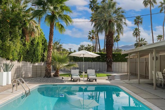 282 N Orchid Tree Lane, Palm Springs, CA 92262
