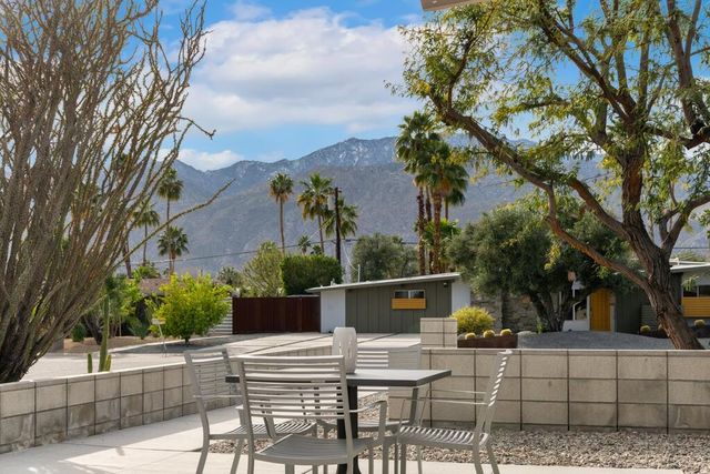 282 N Orchid Tree Lane, Palm Springs, CA 92262