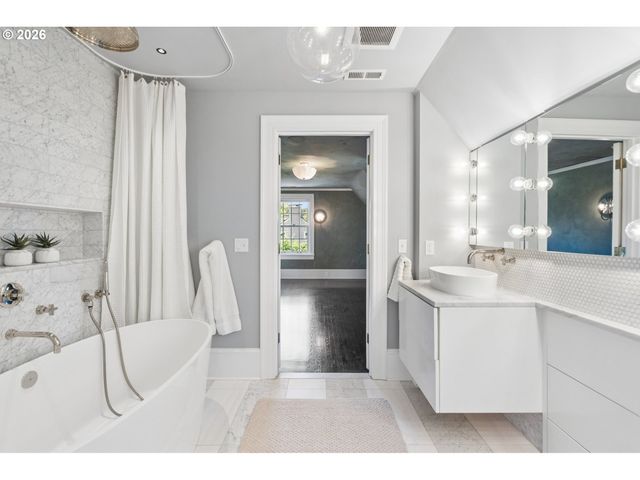 1808 Sw Laurel St, Portland, OR 97201