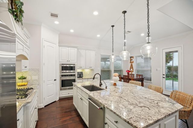 2333 Shallow Creek Lane, Friendswood, TX 77546