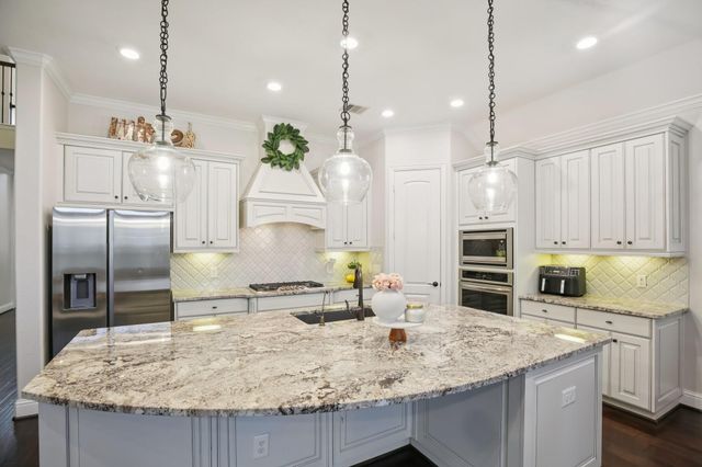 2333 Shallow Creek Lane, Friendswood, TX 77546