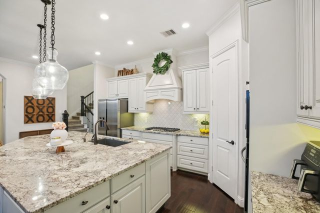 2333 Shallow Creek Lane, Friendswood, TX 77546