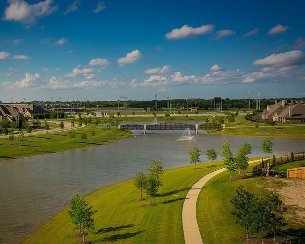 2333 Shallow Creek Lane, Friendswood, TX 77546