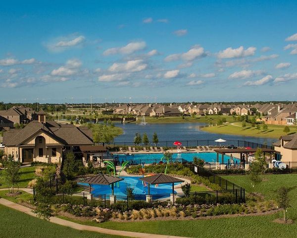 2333 Shallow Creek Lane, Friendswood, TX 77546