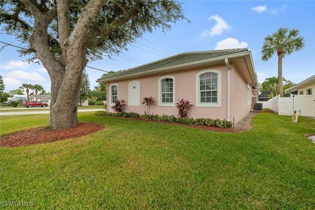 798 97th AVE N, Naples, FL 34108