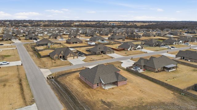 14256 N 71st East Avenue, Collinsville, OK 74021