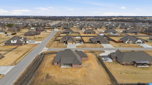14256 N 71st East Avenue, Collinsville, OK 74021