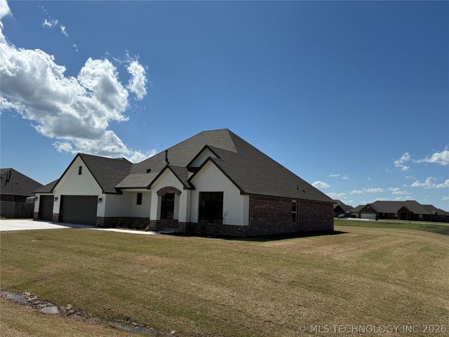 14256 N 71st East Avenue, Collinsville, OK 74021