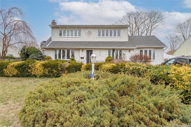 175 Wickfield Lane, North Babylon, NY 11703