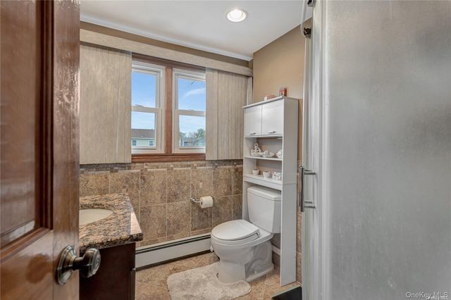 175 Wickfield Lane, North Babylon, NY 11703