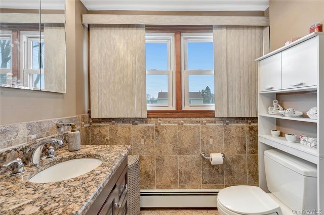 175 Wickfield Lane, North Babylon, NY 11703