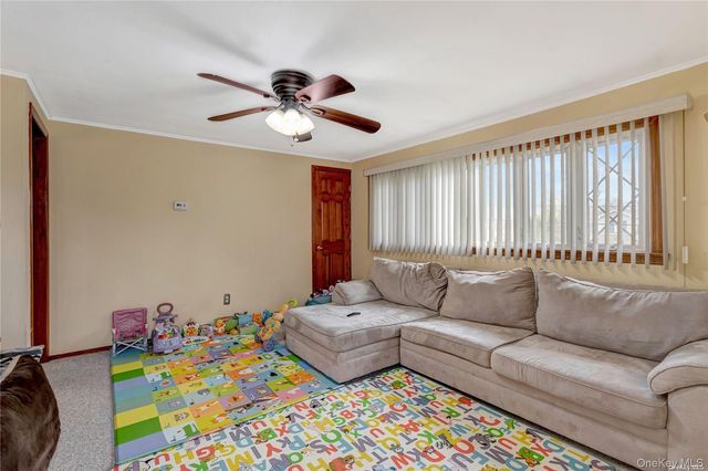 175 Wickfield Lane, North Babylon, NY 11703
