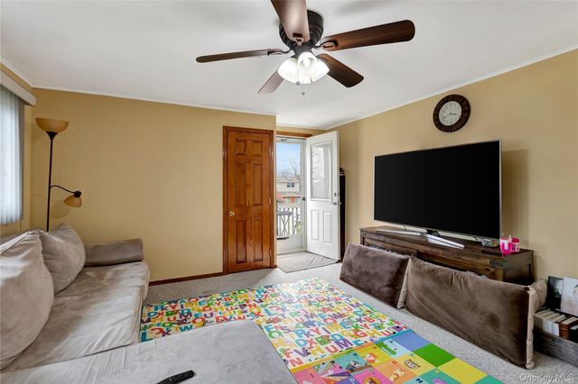 175 Wickfield Lane, North Babylon, NY 11703