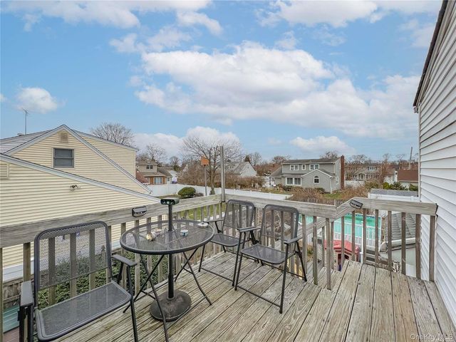 175 Wickfield Lane, North Babylon, NY 11703