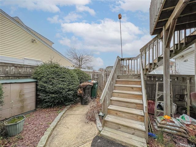175 Wickfield Lane, North Babylon, NY 11703
