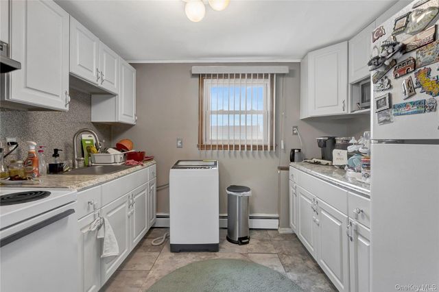 175 Wickfield Lane, North Babylon, NY 11703