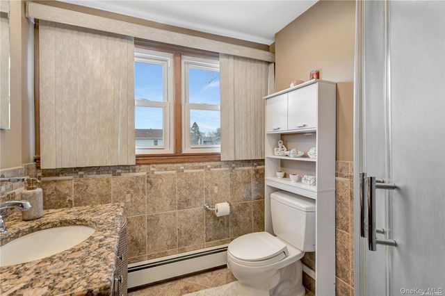 175 Wickfield Lane, North Babylon, NY 11703