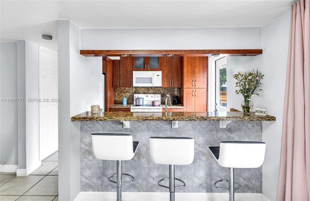7130 Fairway Dr L26, Miami Lakes, FL 33014